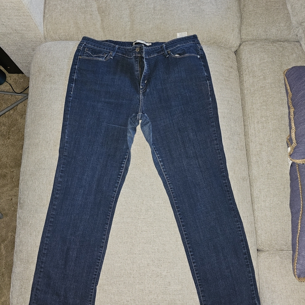 Levi's Women's Blue Jeans - Picture 3 of 4